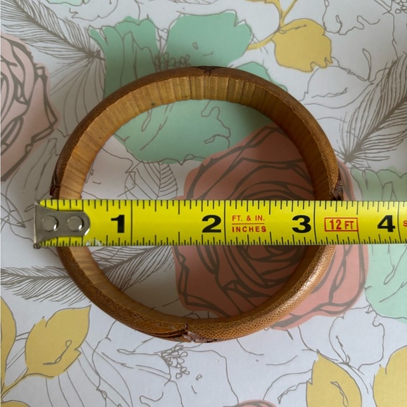 Carved Wooden Bangle Bracelet w starburst - Picture 3 of 6